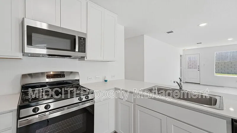 3 bed, 2.0 bath, 1266 sqft, $1,550 — Photo 4