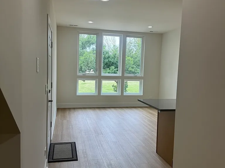 3723 S Lake Park Ave #0 — Photo 14