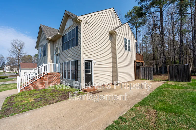 4 bed, 3.0 bath, 2332 sqft, $2,500 — Photo 4