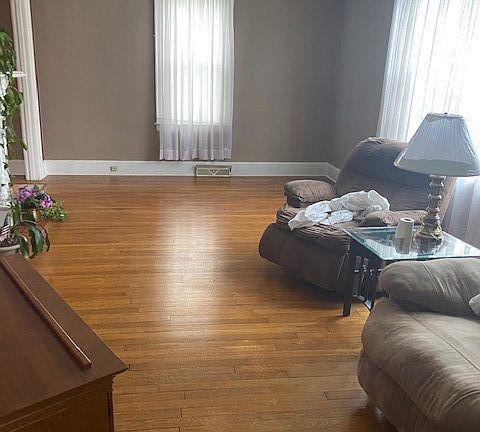 2nd image of 550 Terrace Ave