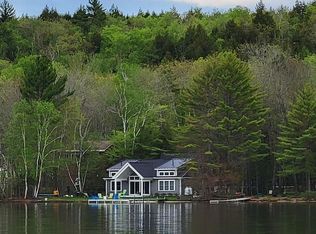 40 Plummer Dr, Raymond, ME 04071