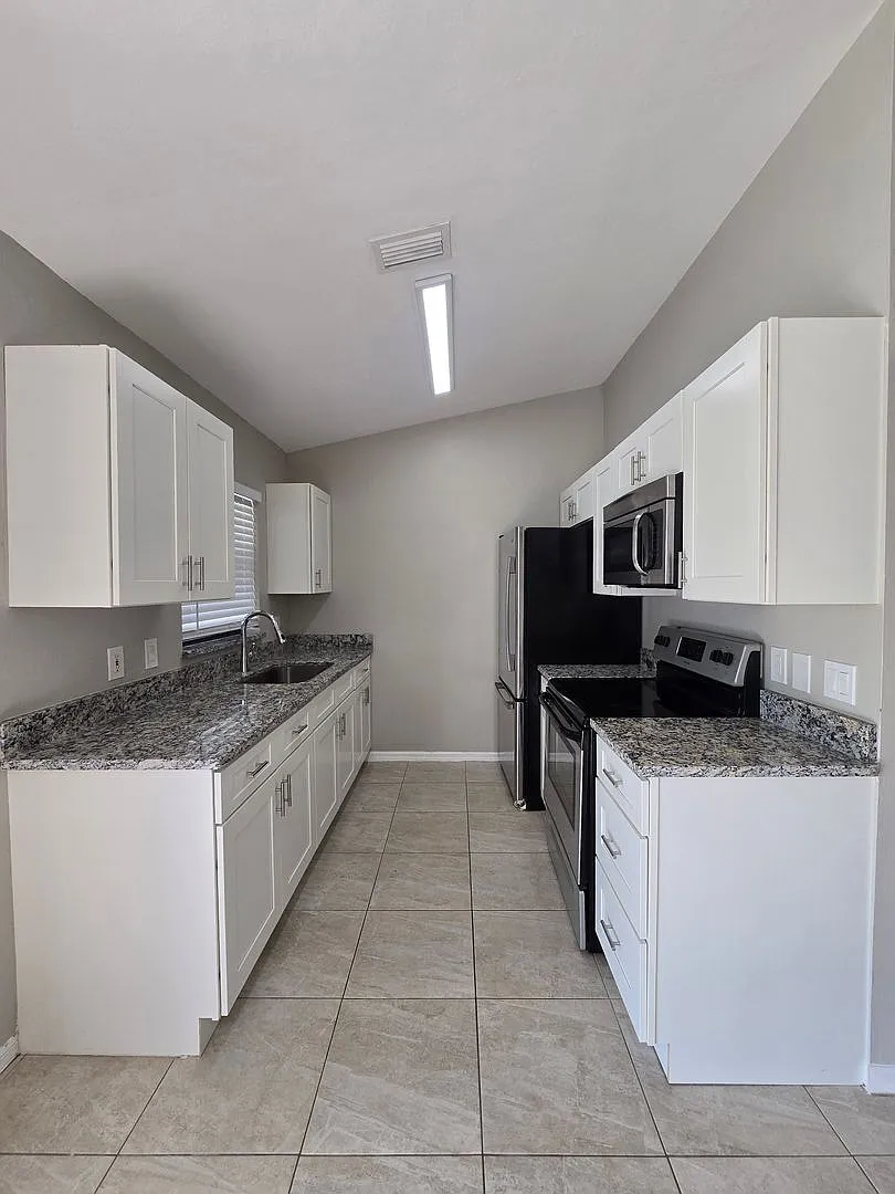 Large 1 Bedroom Apartment for Rent — Photo 4