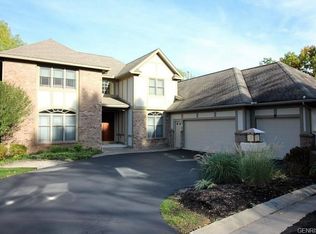 8 Callaway Rdg, Fairport, NY 14450