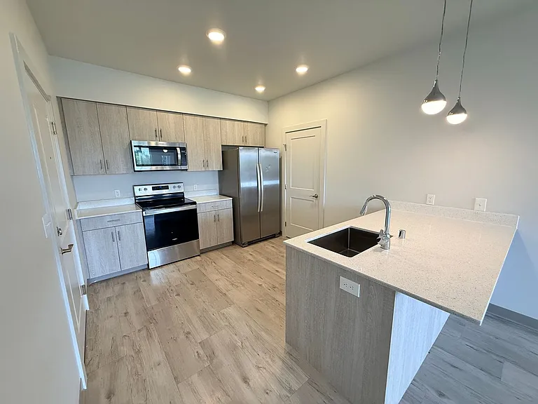 Nathan Apartments — Photo 16