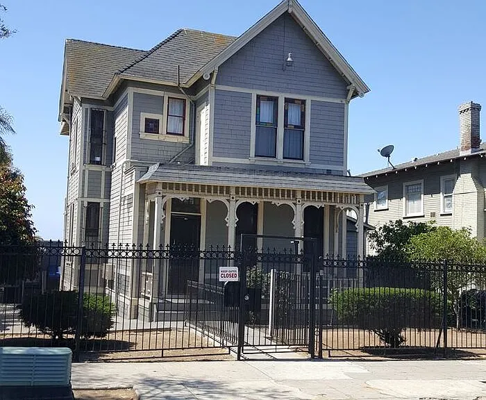 2419 J St #3 — Photo 1