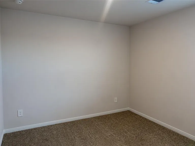 401 Abbey Ln — Photo 14
