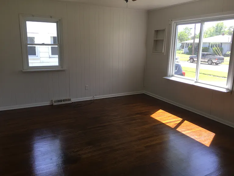 327 Jackson Ave — Photo 7