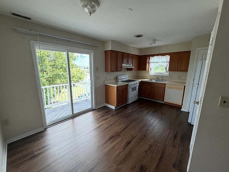 42 Commerce St #C-4 — Photo 1