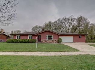 922 Meadowlark Dr, Madison, WI 53714