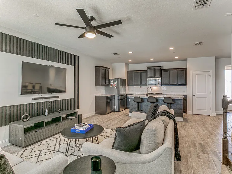 5528 Kilmer Dr — Photo 2
