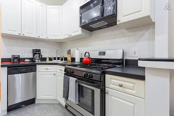 Rented by Charles Coutinho LLC | media 24