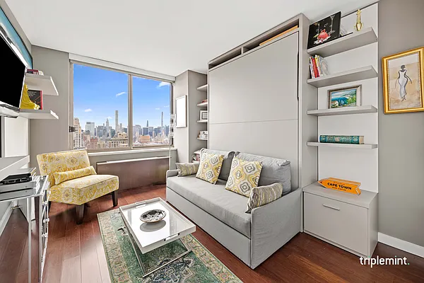 Sold by Triplemint | media 7