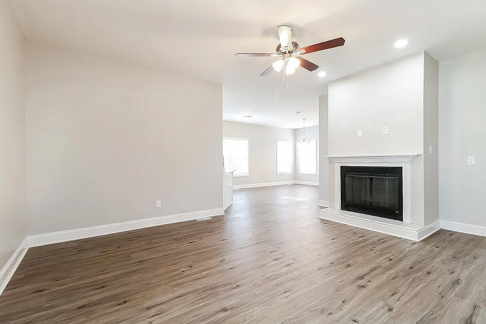 3 bed, 2.0 bath, 1483 sqft, $2,670 — Photo 3