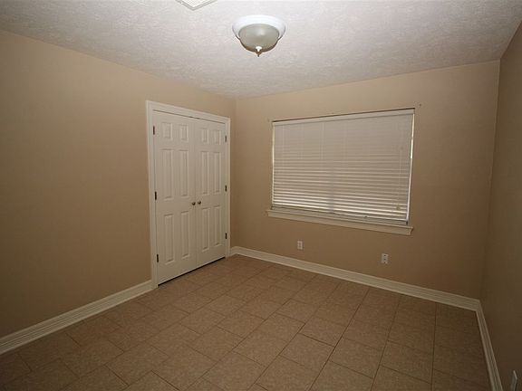4th image of 106 Cove Ln