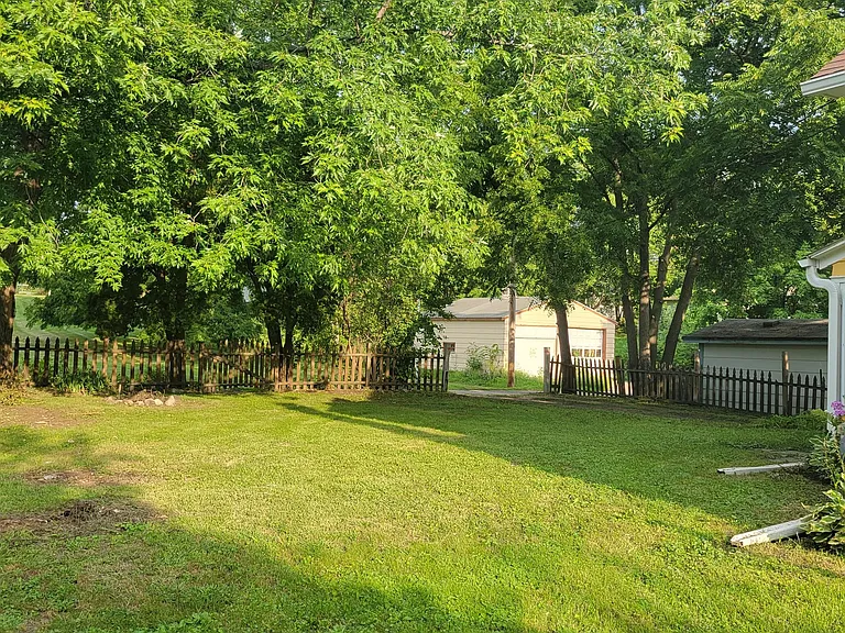 401 Central Ave — Photo 28