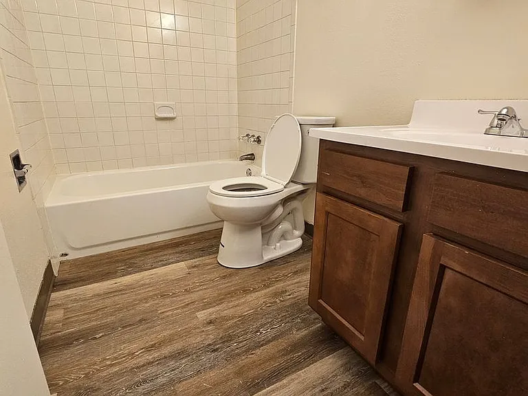3906 W Sylvania Ave — Photo 46