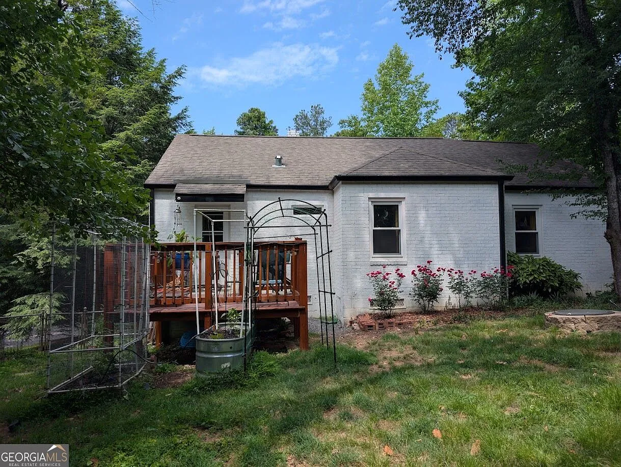 3 bed, 1.0 bath, 1316 sqft, $1,800 — Photo 3
