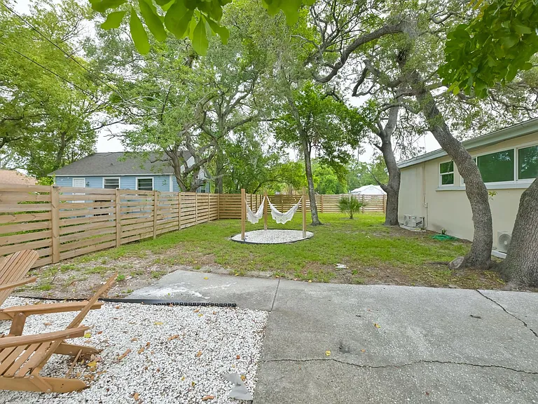 1161 Howard St — Photo 2