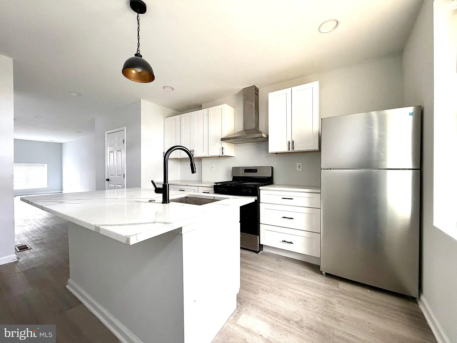 3 bed, 3.5 bath, 1640 sqft, $2,500 — Photo 4