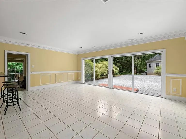 680 W Paces Ferry Rd NW — Photo 16