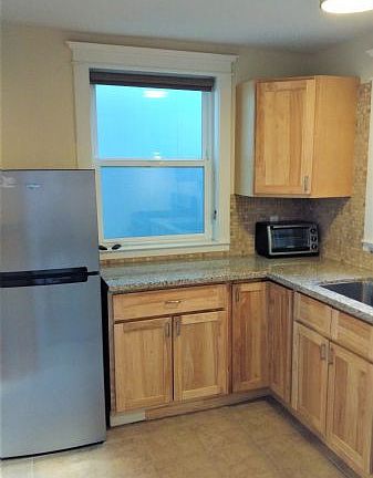 5th image of 275 Moulton St