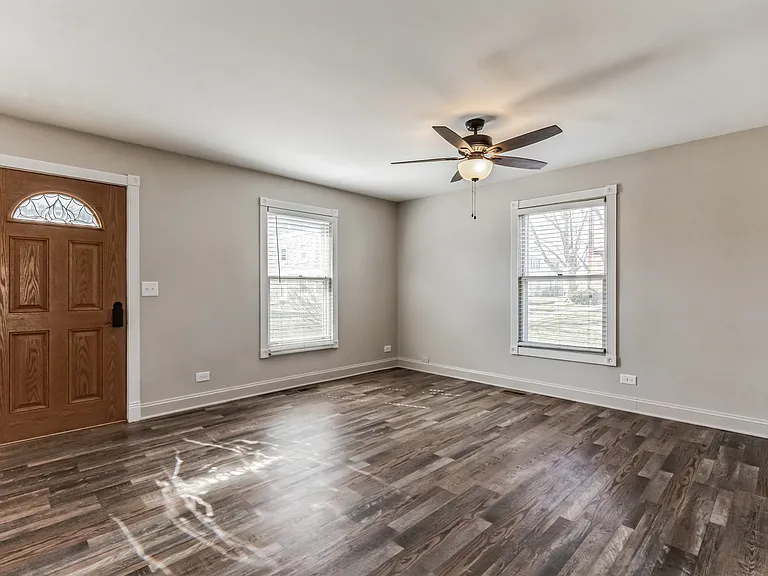 307 Farmington Ln — Photo 10