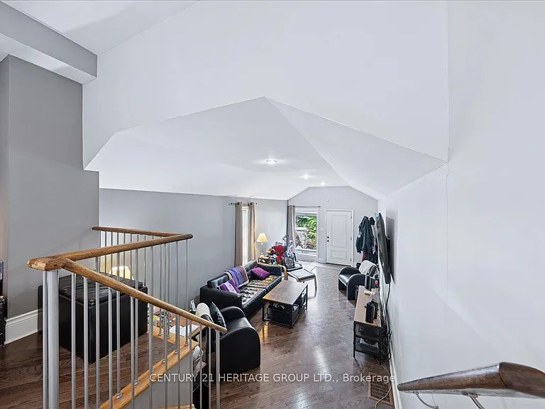 169 King Edward Ave — Photo 10