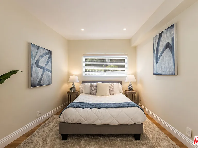 869 S Bundy Dr — Photo 33