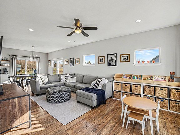 4th image of 158 Jade Ct