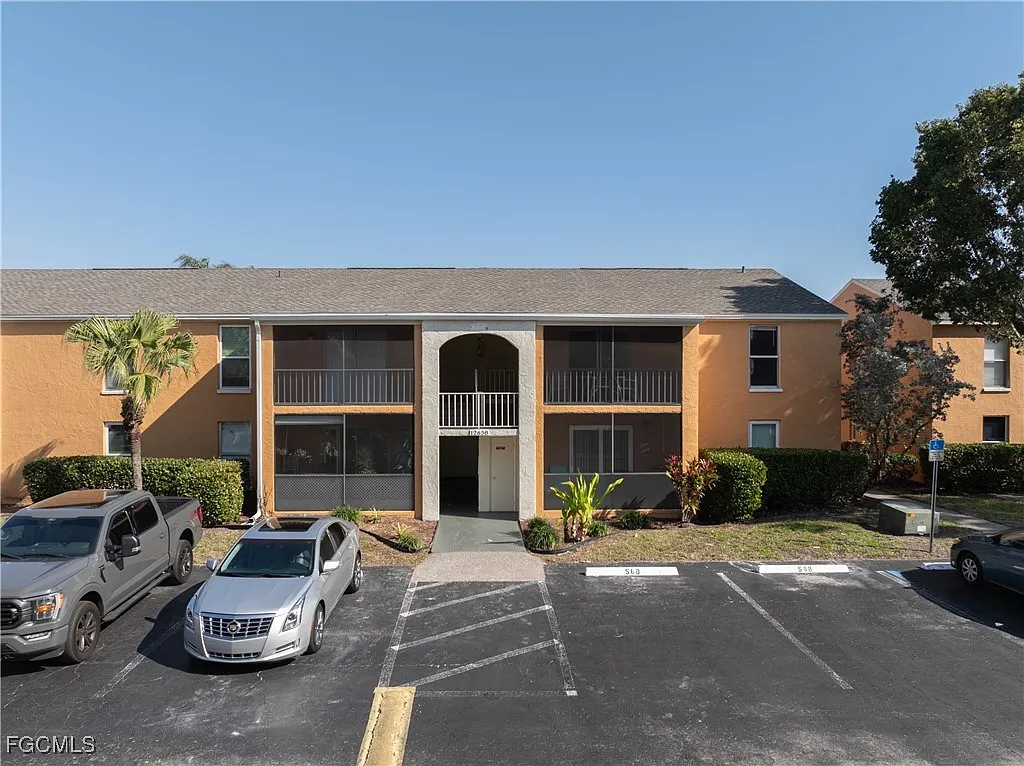 2 bed, 2.0 bath, 1047 sqft, $1,150 — Photo 2