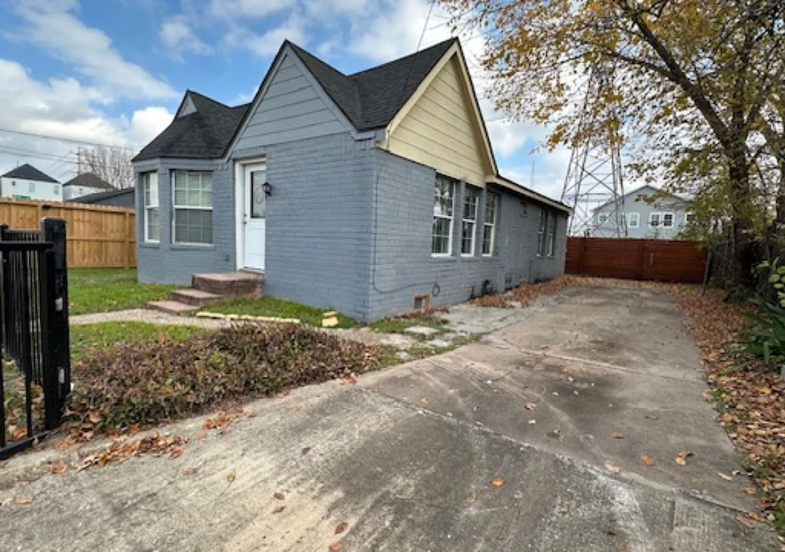 3 bed, 3400 sqft, $1,895 — Photo 3