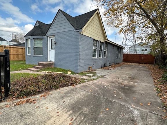 4th image of 3020 Hardy St