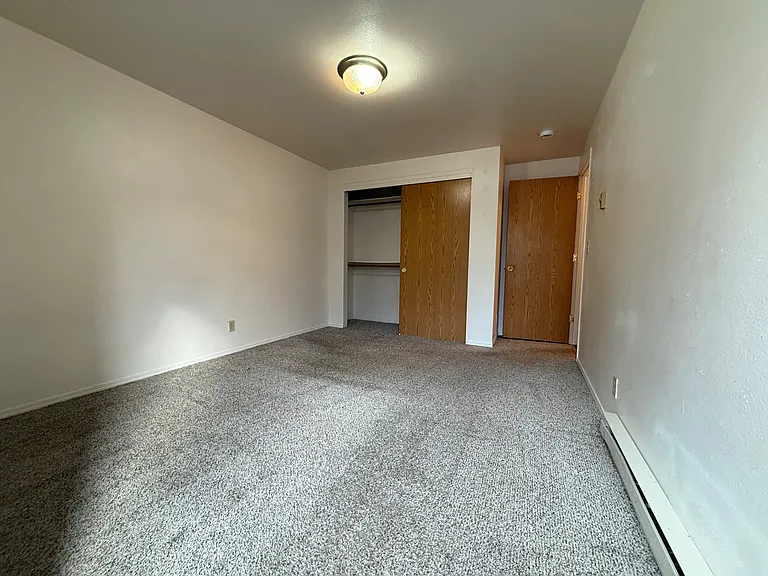 5869 N Garrett St #E — Photo 7