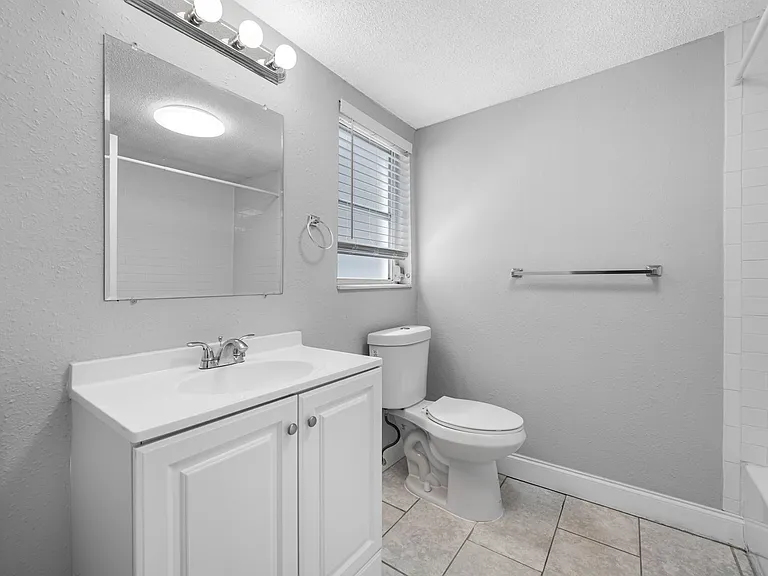 1200 Beach Dr NE — Photo 10