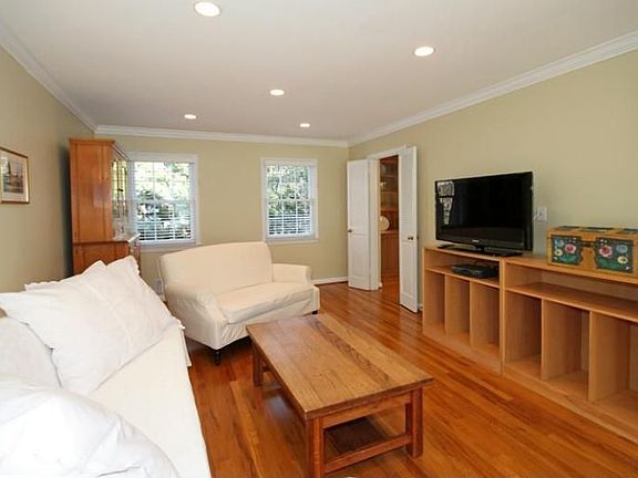 3rd image of 9262 Eljames Dr