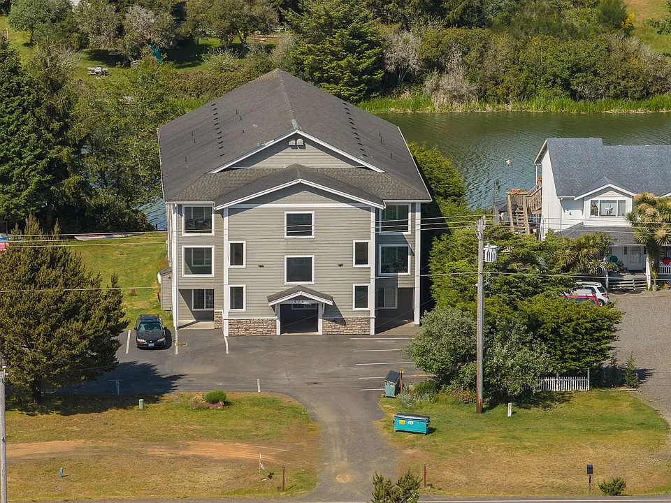 978 Pt Brown Ave SE
