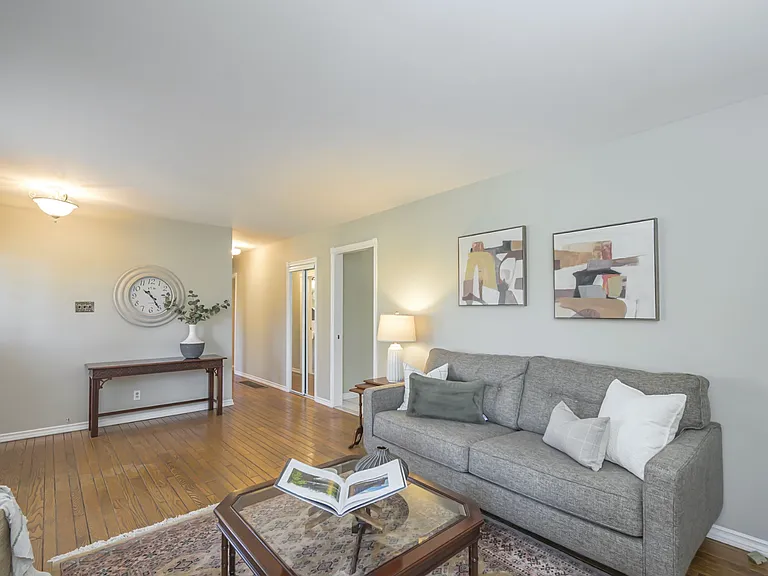114 Mark St — Photo 2
