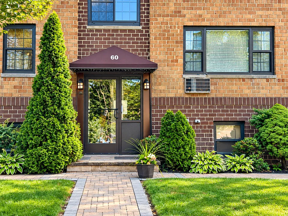 60 Crescent Pl #3H