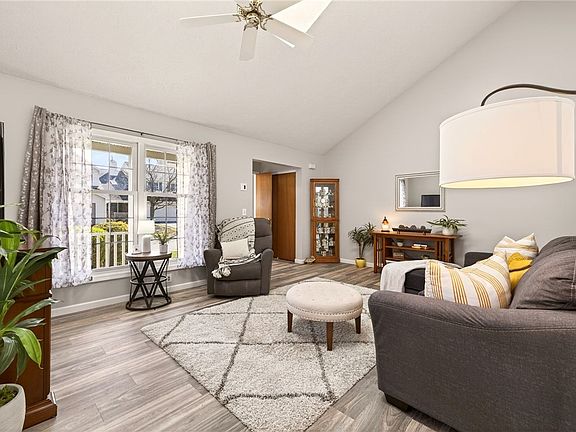 3rd image of 35 Sleepy Holw