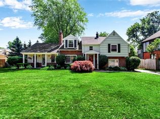 82 Darwin Dr, Amherst, NY 14226