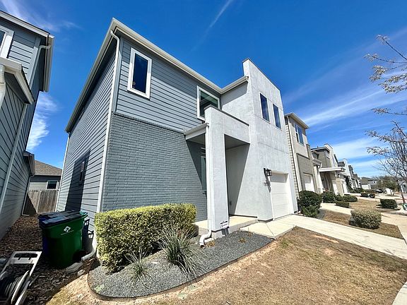 3rd image of 15002 Forum Ave
