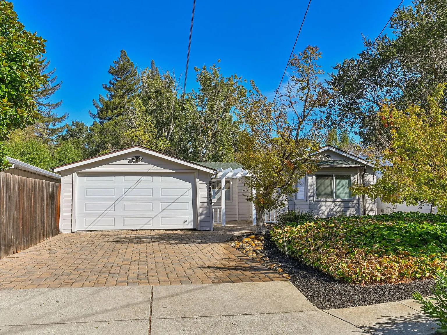 3390 Moraga Blvd — Photo 1