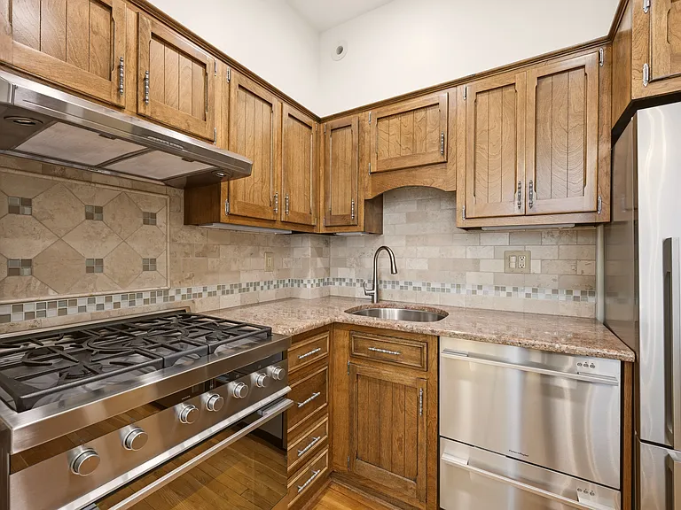 5168 Fulton St NW — Photo 10