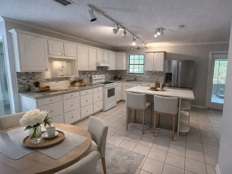162 NW Palmetto Blvd — Photo 18