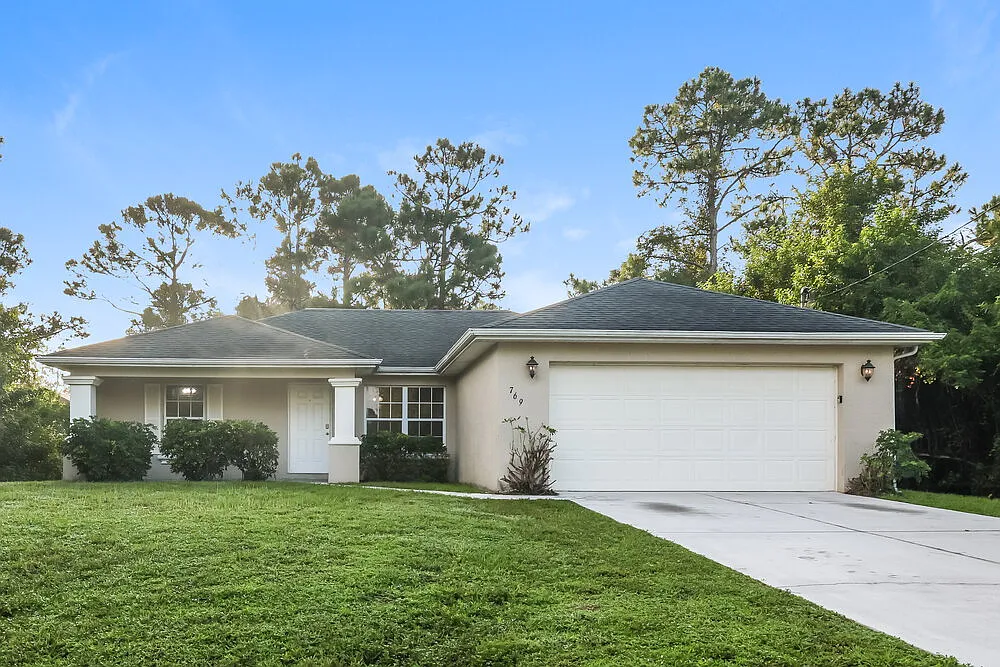 3 bed, 2.0 bath, 1401 sqft, $1,915 — Photo 1