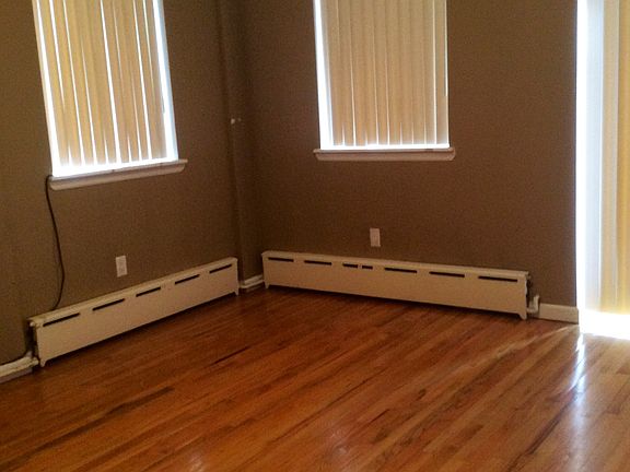 4th image of 2383 31st St
