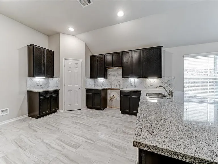 2702 Golden Hills Ct — Photo 22