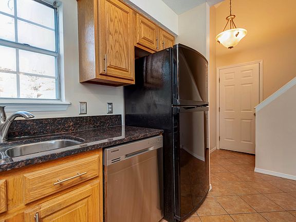 3rd image of 138 Hampshire Dr