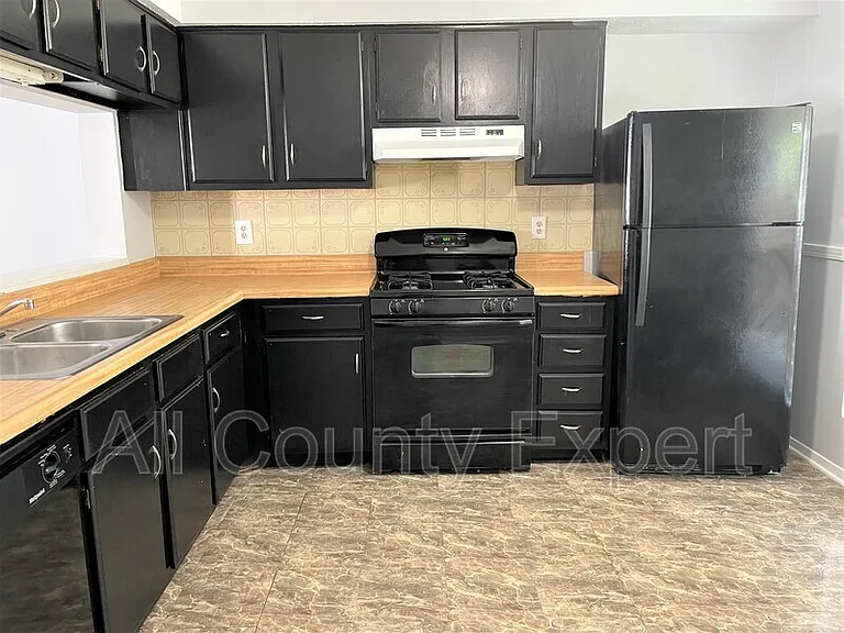 3089 Revere Ct — Photo 2