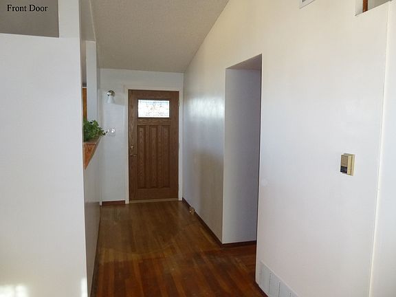 3rd image of 16941 Loukelton St